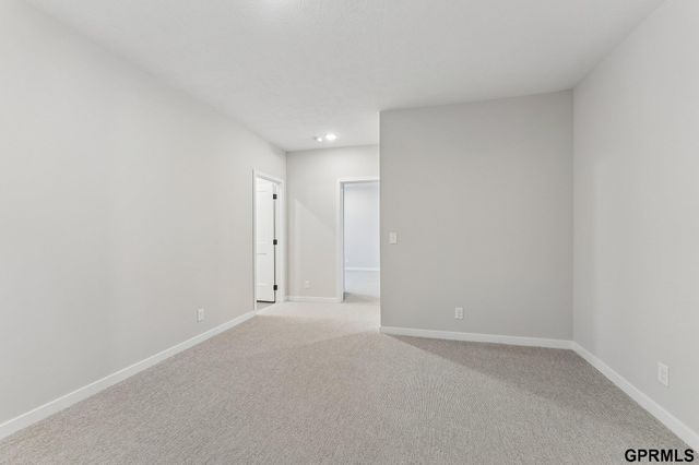 5705 N 197 Avenue, Elkhorn, NE 68022