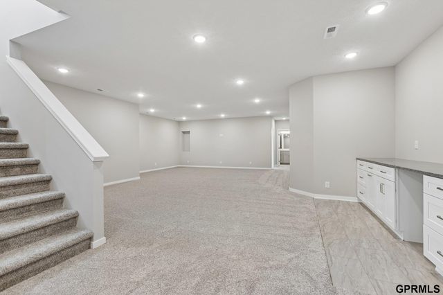 5705 N 197 Avenue, Elkhorn, NE 68022