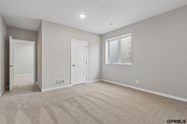5705 N 197 Avenue, Elkhorn, NE 68022
