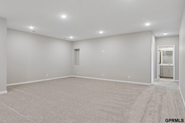 5705 N 197 Avenue, Elkhorn, NE 68022