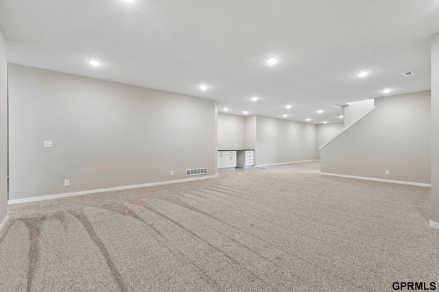 5705 N 197 Avenue, Elkhorn, NE 68022
