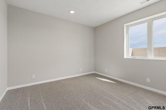 5705 N 197 Avenue, Elkhorn, NE 68022