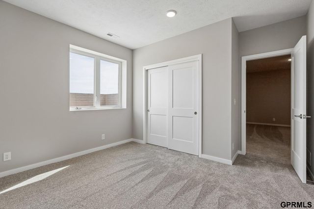 5705 N 197 Avenue, Elkhorn, NE 68022