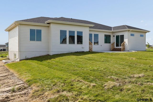 5705 N 197 Avenue, Elkhorn, NE 68022