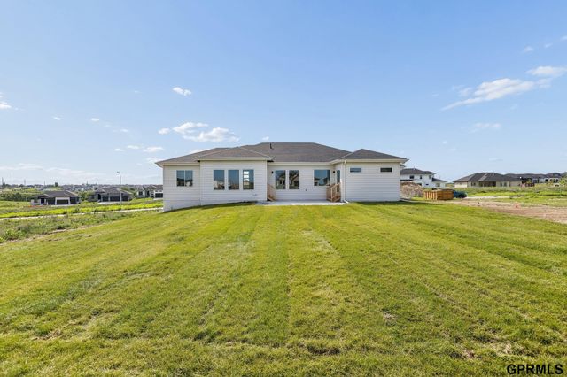 5705 N 197 Avenue, Elkhorn, NE 68022