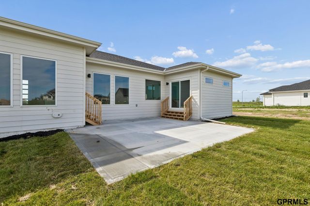5705 N 197 Avenue, Elkhorn, NE 68022
