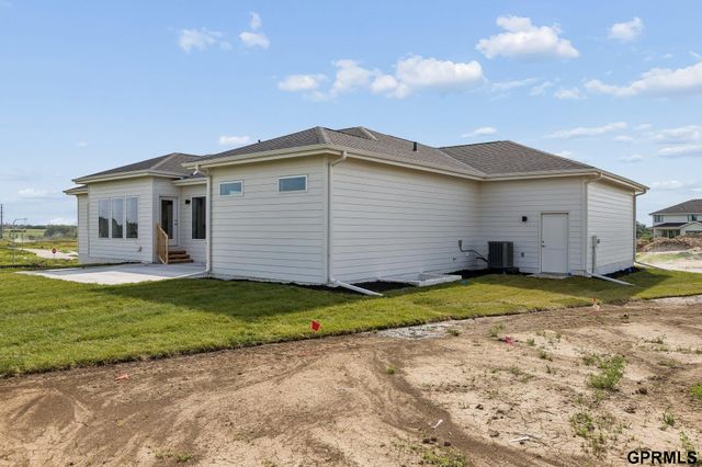 5705 N 197 Avenue, Elkhorn, NE 68022