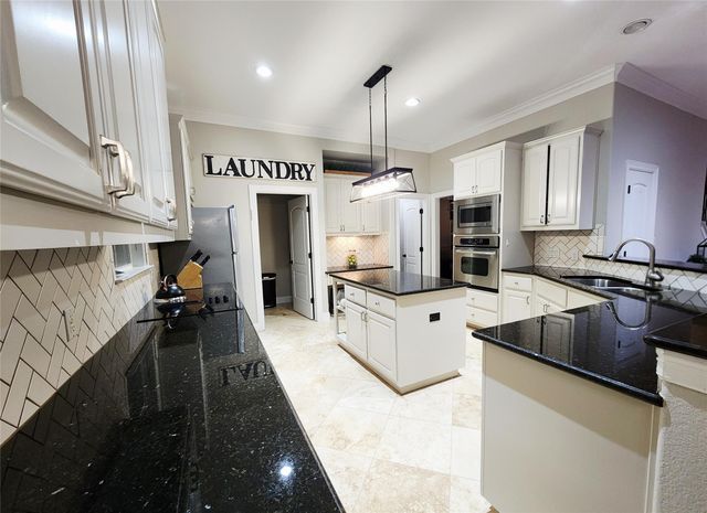 152 Silver Hawk CT, Dripping Springs, TX 78620