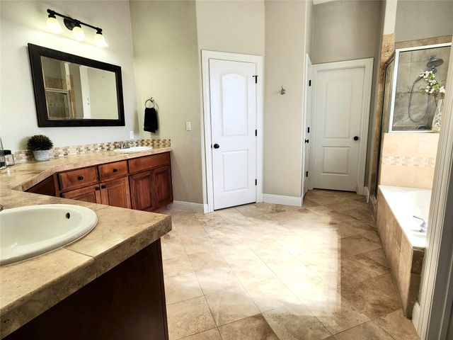 152 Silver Hawk CT, Dripping Springs, TX 78620