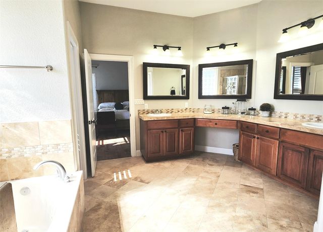 152 Silver Hawk CT, Dripping Springs, TX 78620