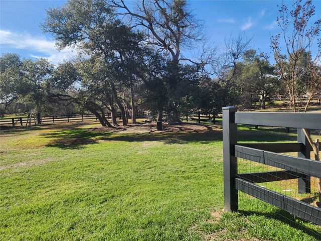 152 Silver Hawk CT, Dripping Springs, TX 78620