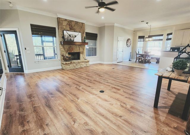 152 Silver Hawk CT, Dripping Springs, TX 78620