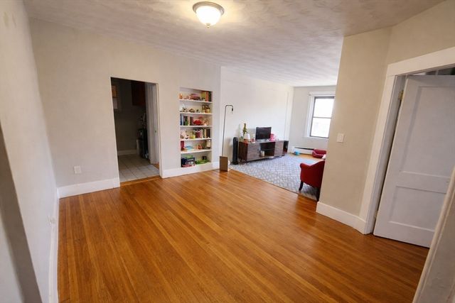 30 Claflin Rd 1, Brookline, MA 02445