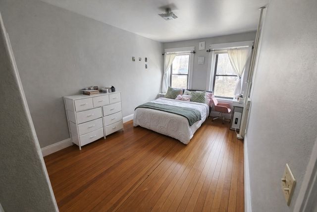 30 Claflin Rd 1, Brookline, MA 02445