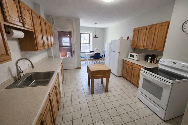 30 Claflin Rd 1, Brookline, MA 02445