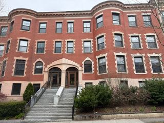 30 Claflin Rd 1, Brookline, MA 02445