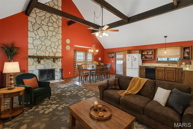 130 Rolling Hills Drive, Washington, MO 63090