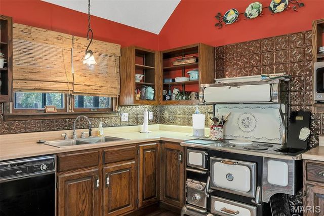 130 Rolling Hills Drive, Washington, MO 63090