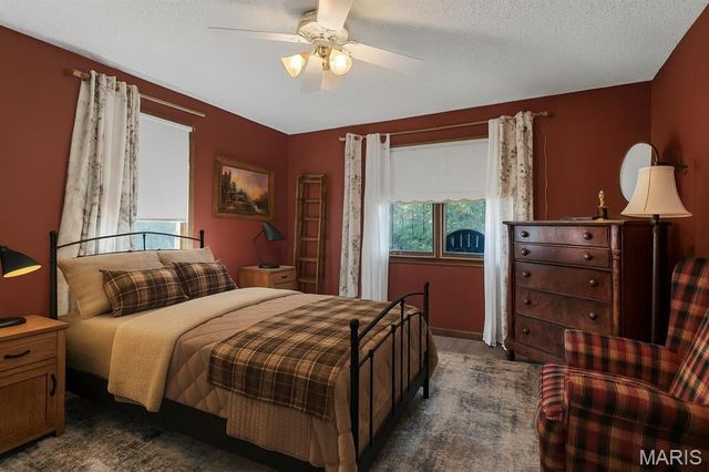 130 Rolling Hills Drive, Washington, MO 63090