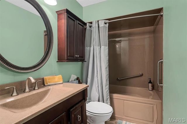 130 Rolling Hills Drive, Washington, MO 63090