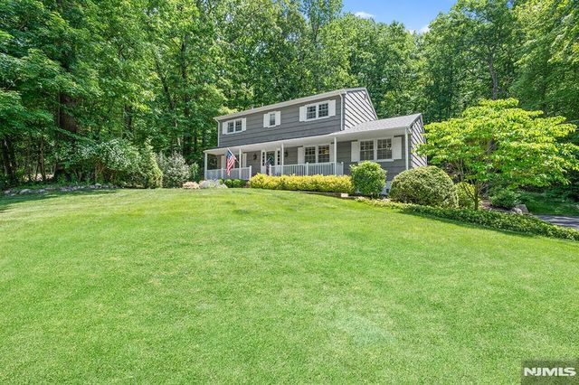 33 Chris Terrace, Ringwood, NJ 07456