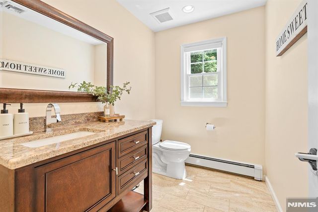33 Chris Terrace, Ringwood, NJ 07456