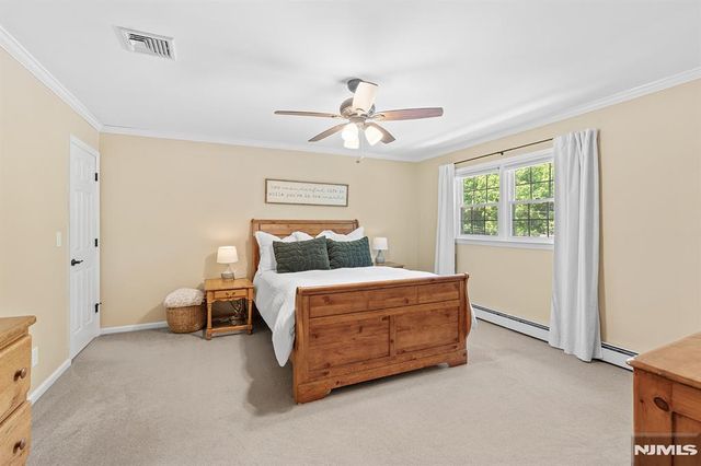 33 Chris Terrace, Ringwood, NJ 07456
