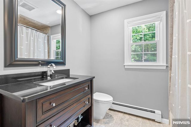 33 Chris Terrace, Ringwood, NJ 07456
