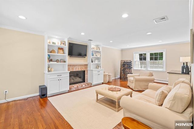 33 Chris Terrace, Ringwood, NJ 07456