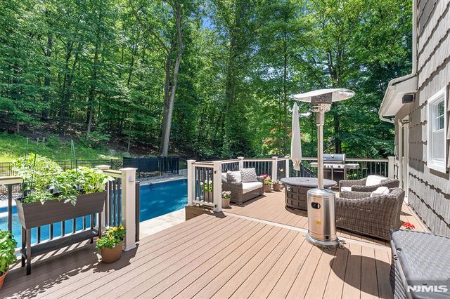 33 Chris Terrace, Ringwood, NJ 07456