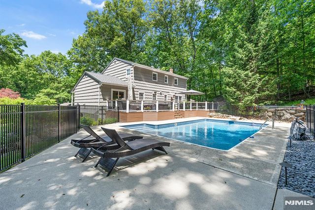 33 Chris Terrace, Ringwood, NJ 07456