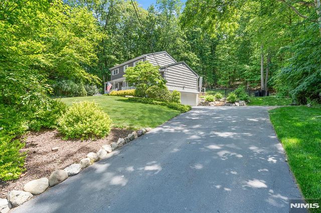 33 Chris Terrace, Ringwood, NJ 07456