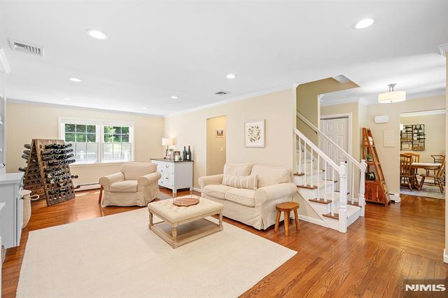 33 Chris Terrace, Ringwood, NJ 07456