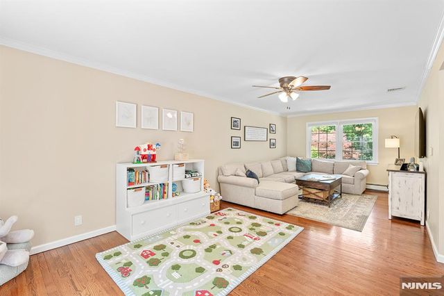 33 Chris Terrace, Ringwood, NJ 07456