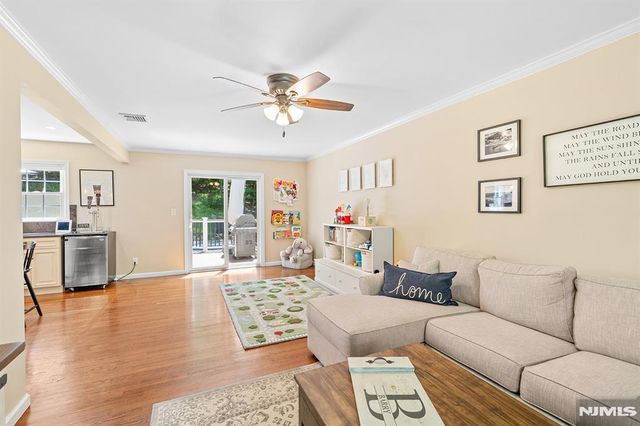 33 Chris Terrace, Ringwood, NJ 07456