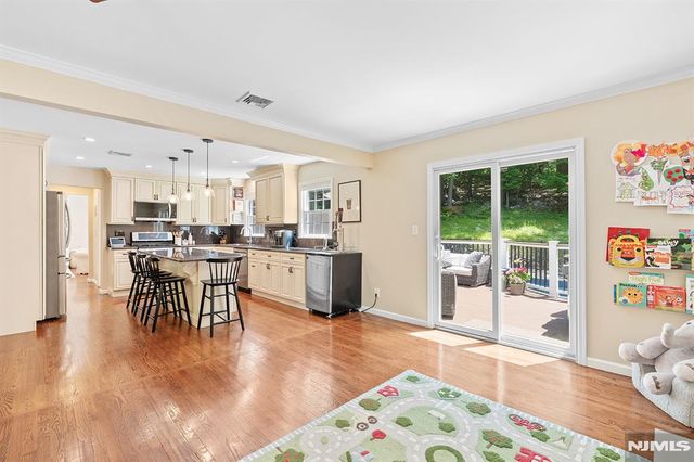 33 Chris Terrace, Ringwood, NJ 07456