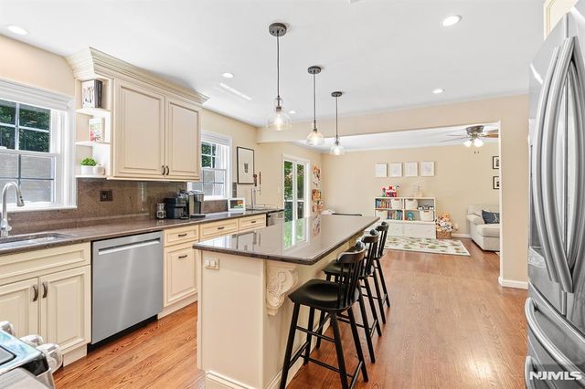 33 Chris Terrace, Ringwood, NJ 07456