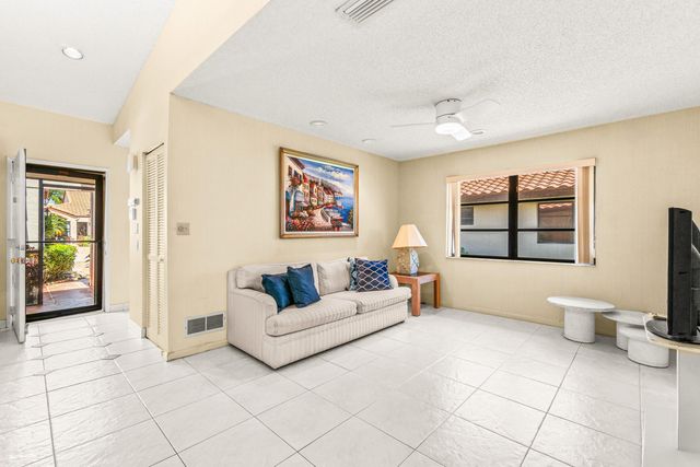 6041 Kings Gate Circle, Delray Beach, FL 33484