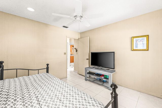 6041 Kings Gate Circle, Delray Beach, FL 33484