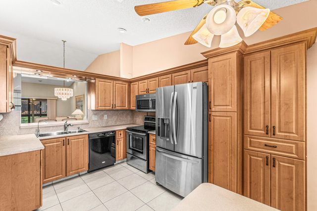 6041 Kings Gate Circle, Delray Beach, FL 33484