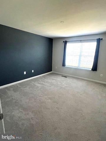98 EXTROVERT DR, Charles Town, WV 25414