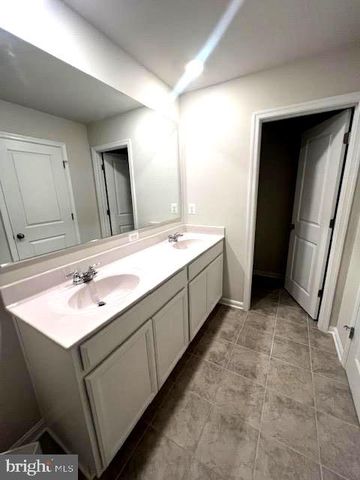 98 EXTROVERT DR, Charles Town, WV 25414