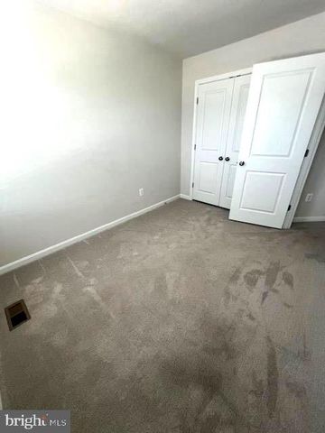 98 EXTROVERT DR, Charles Town, WV 25414
