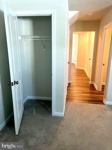 98 EXTROVERT DR, Charles Town, WV 25414