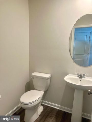 98 EXTROVERT DR, Charles Town, WV 25414