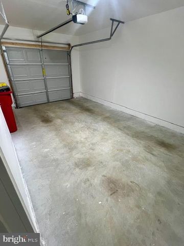 98 EXTROVERT DR, Charles Town, WV 25414