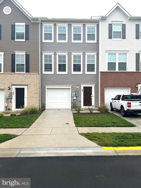98 EXTROVERT DR, Charles Town, WV 25414