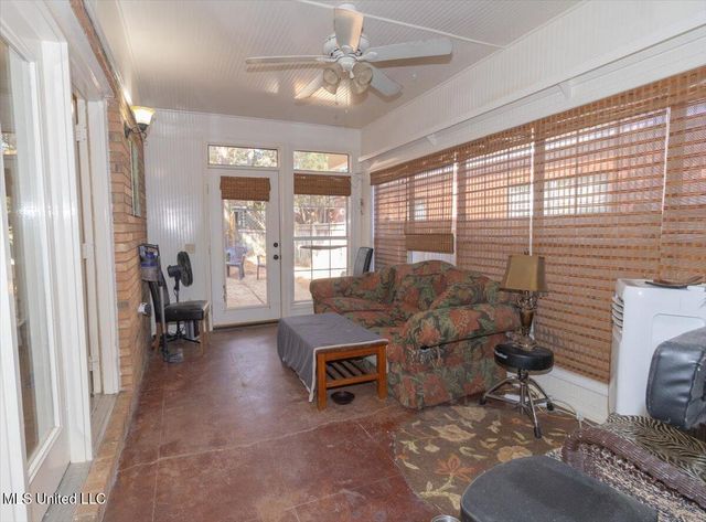 313 Pelahatchie Shore Drive, Brandon, MS 39047