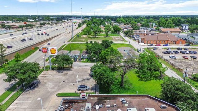 3495 Des Chaumes Street, Houston, TX 77026