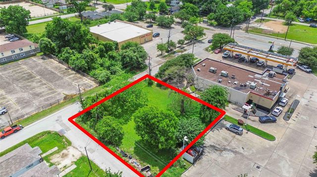 3495 Des Chaumes Street, Houston, TX 77026